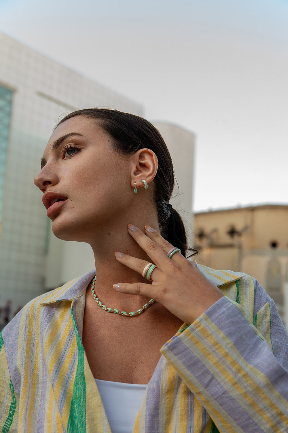 Anillo esmalte verde menta diseño ojos bañado en oro