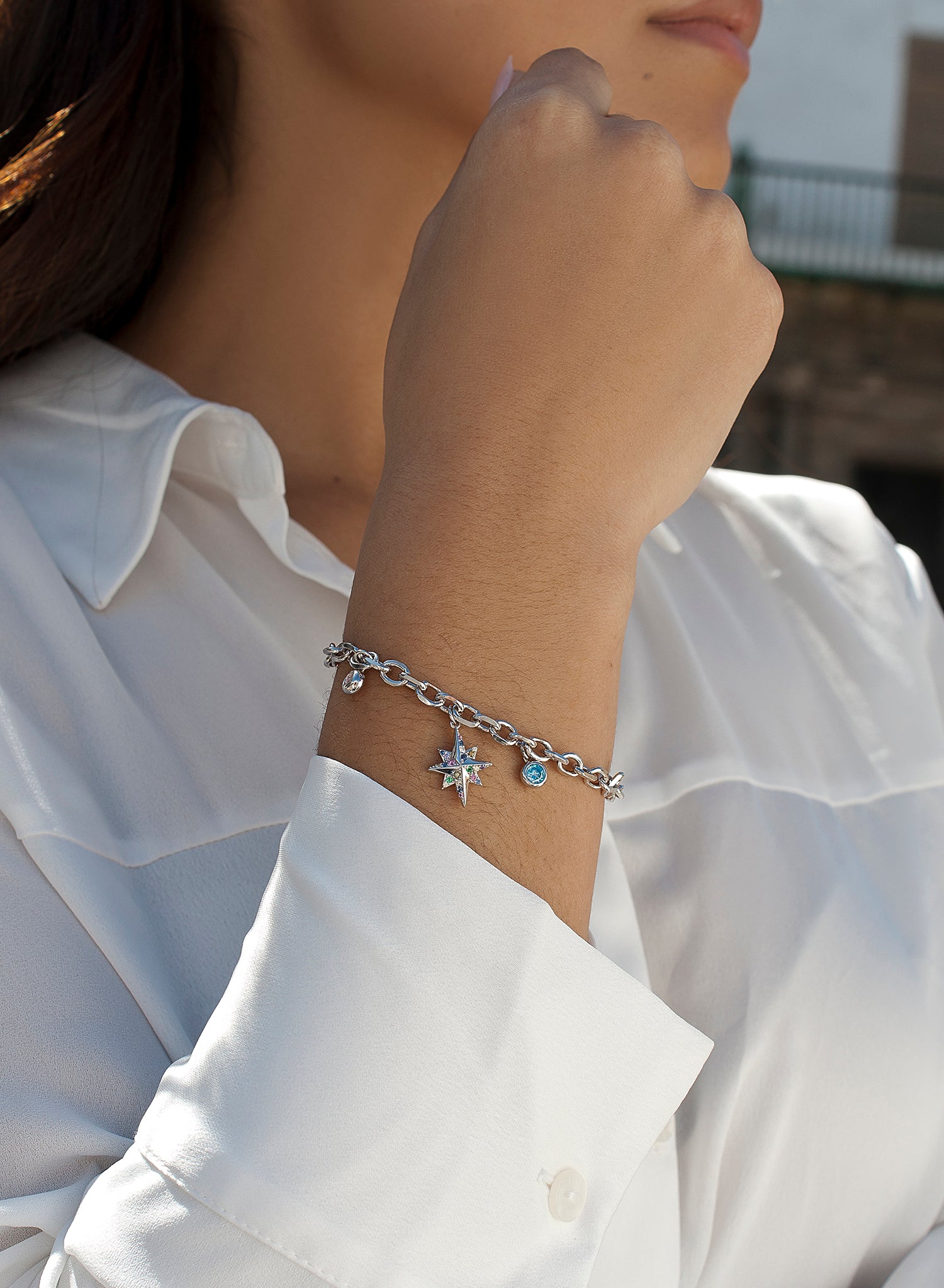 Pulseras con colgantes en plata motivos azules y rosas