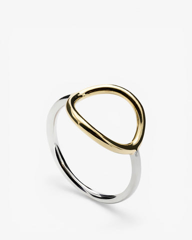 Fine design silver rings with a gold circular motif