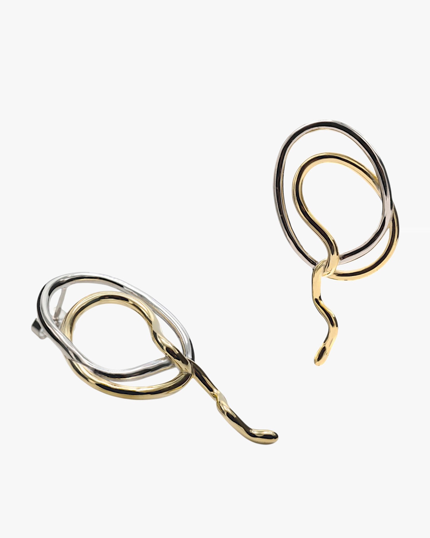 Boucles d'oreilles originales en argent avec un motif circulaire irrégulier