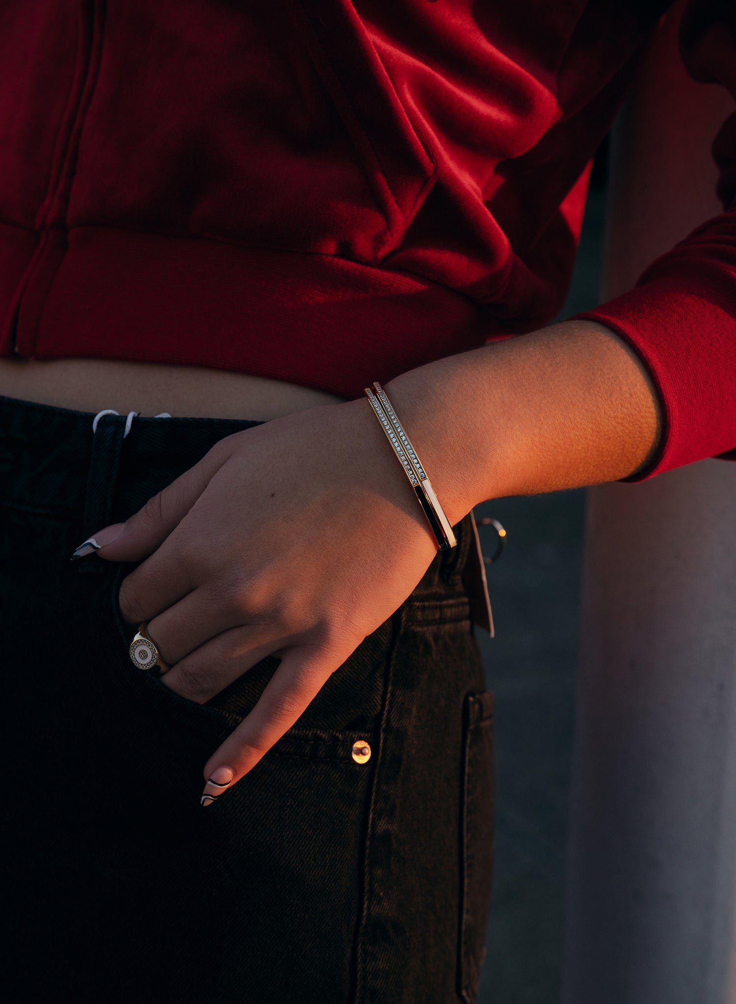 Esclavas de plata diseño fino esmalte blanco y circonitas