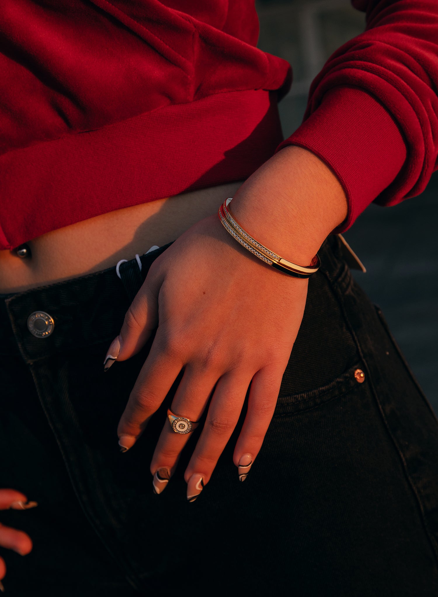 Esclavas de plata diseño fino esmalte blanco y circonitas