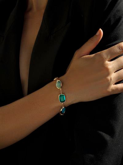 Bracelets ornés de pierres argentées, motif géométrique