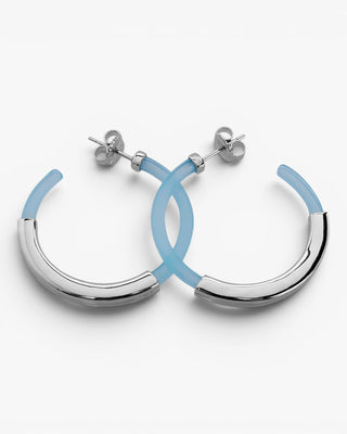 Pendientes aro diseño resina tono azul y banda de plata lisa central