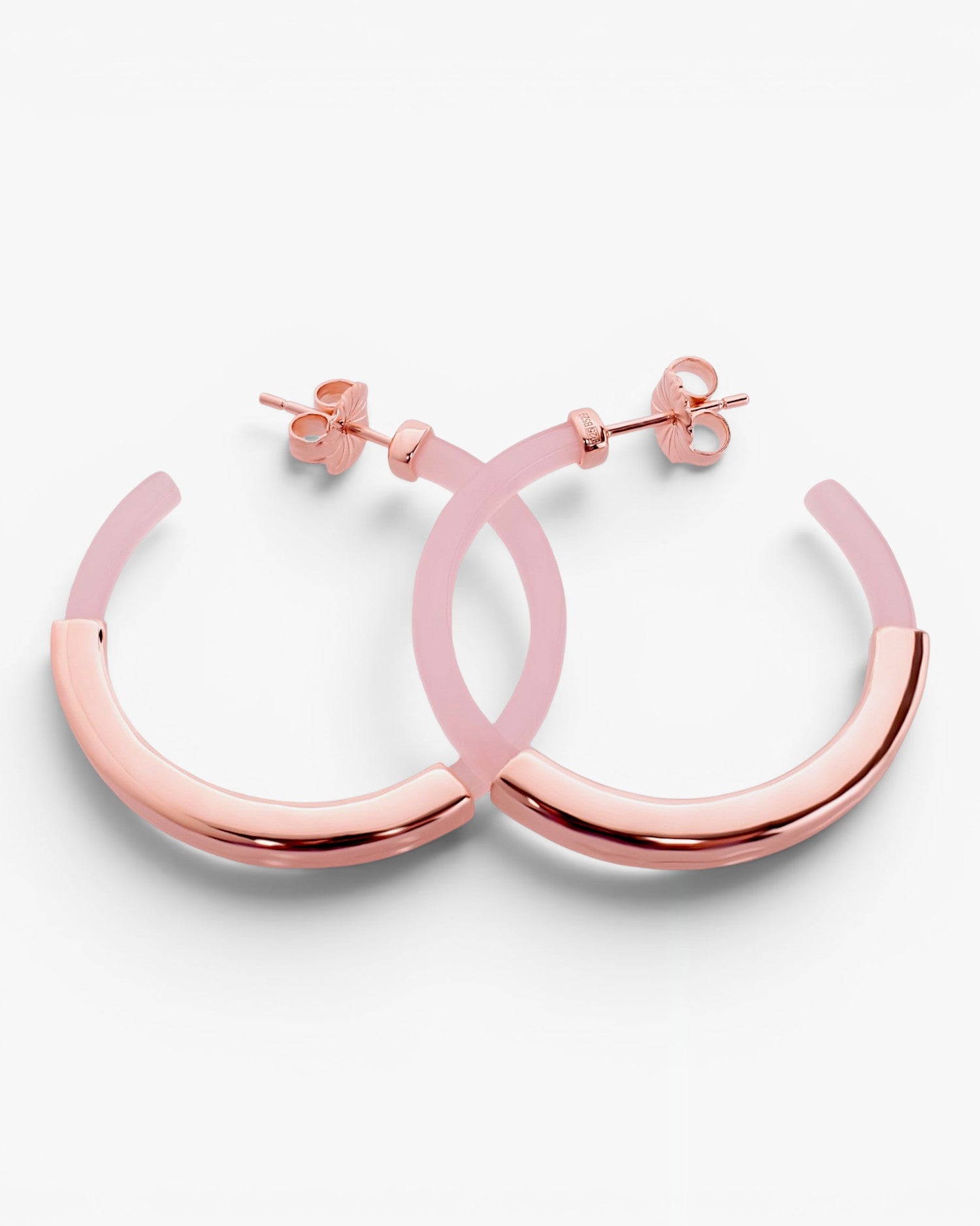 Pendientes aro diseño resina tono rosa y banda de plata lisa central