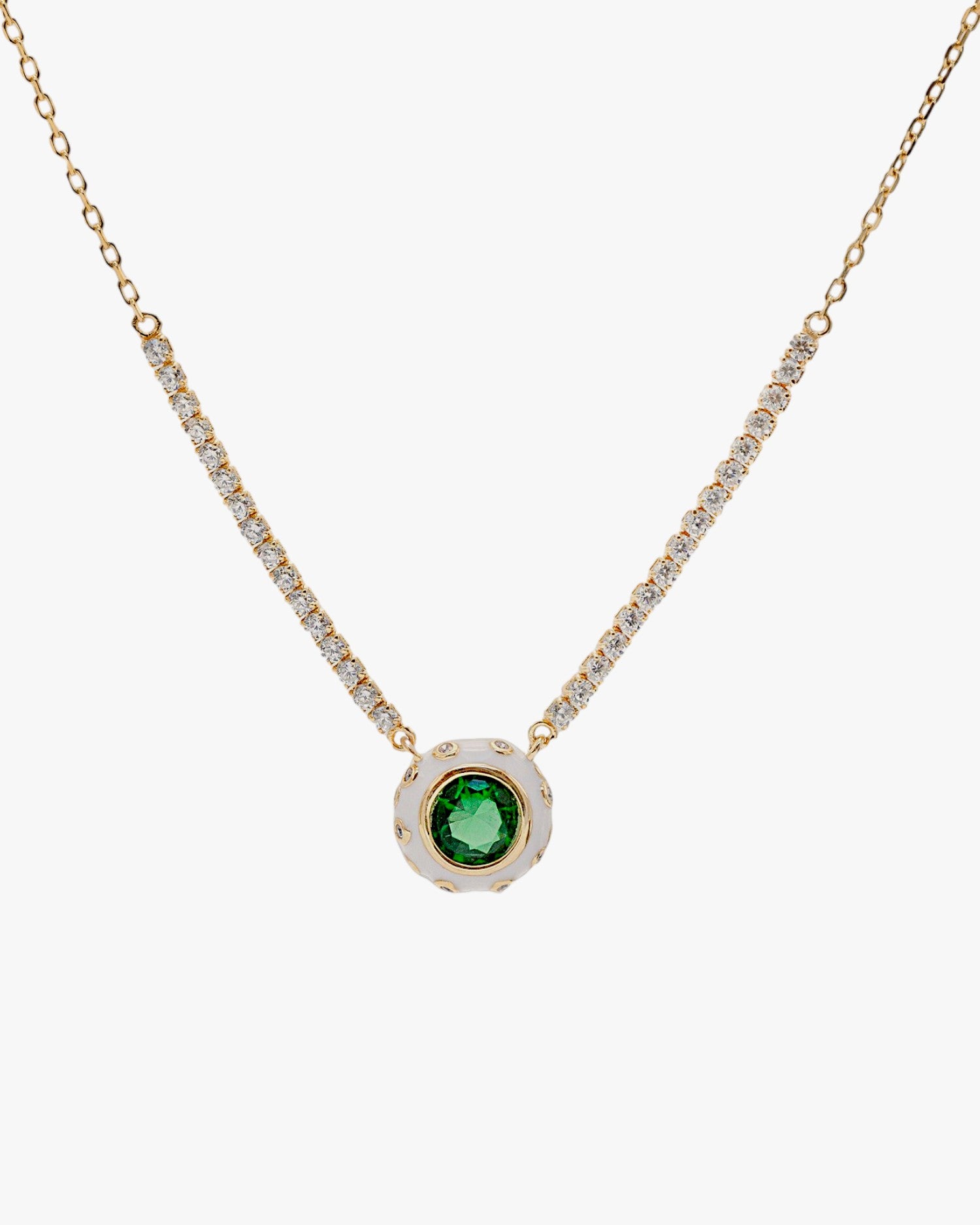 Colliers avec pendentifs ornés d'un motif de pierre précieuse centrale émaillée.