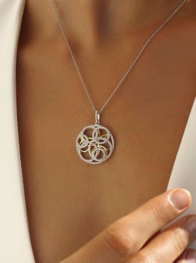 Pendentifs bicolores au motif entrelacé et ornés de zirconiums cubiques
