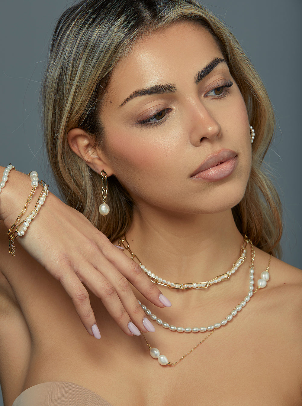 Pulseras con perlas en plata combinada con paper clip