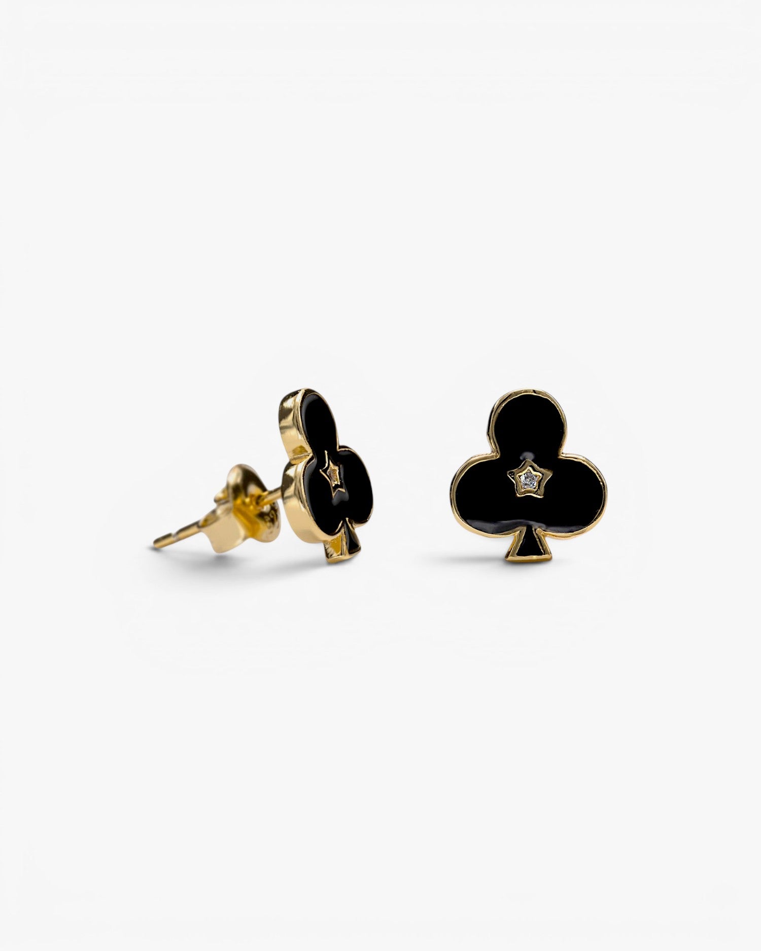 Petites boucles d'oreilles en forme de trèfle avec émail noir