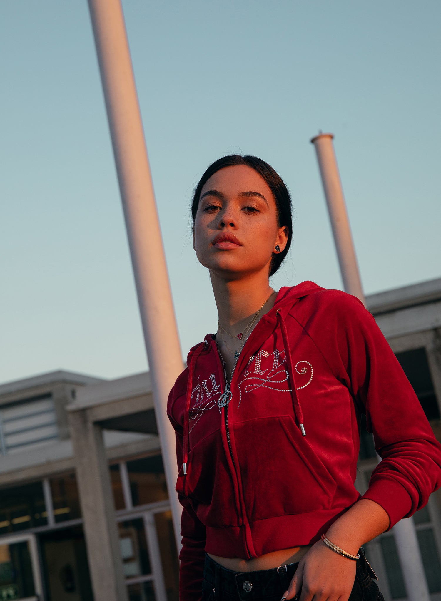 Colgantes pequeños diseño de trébol con esmalte negro