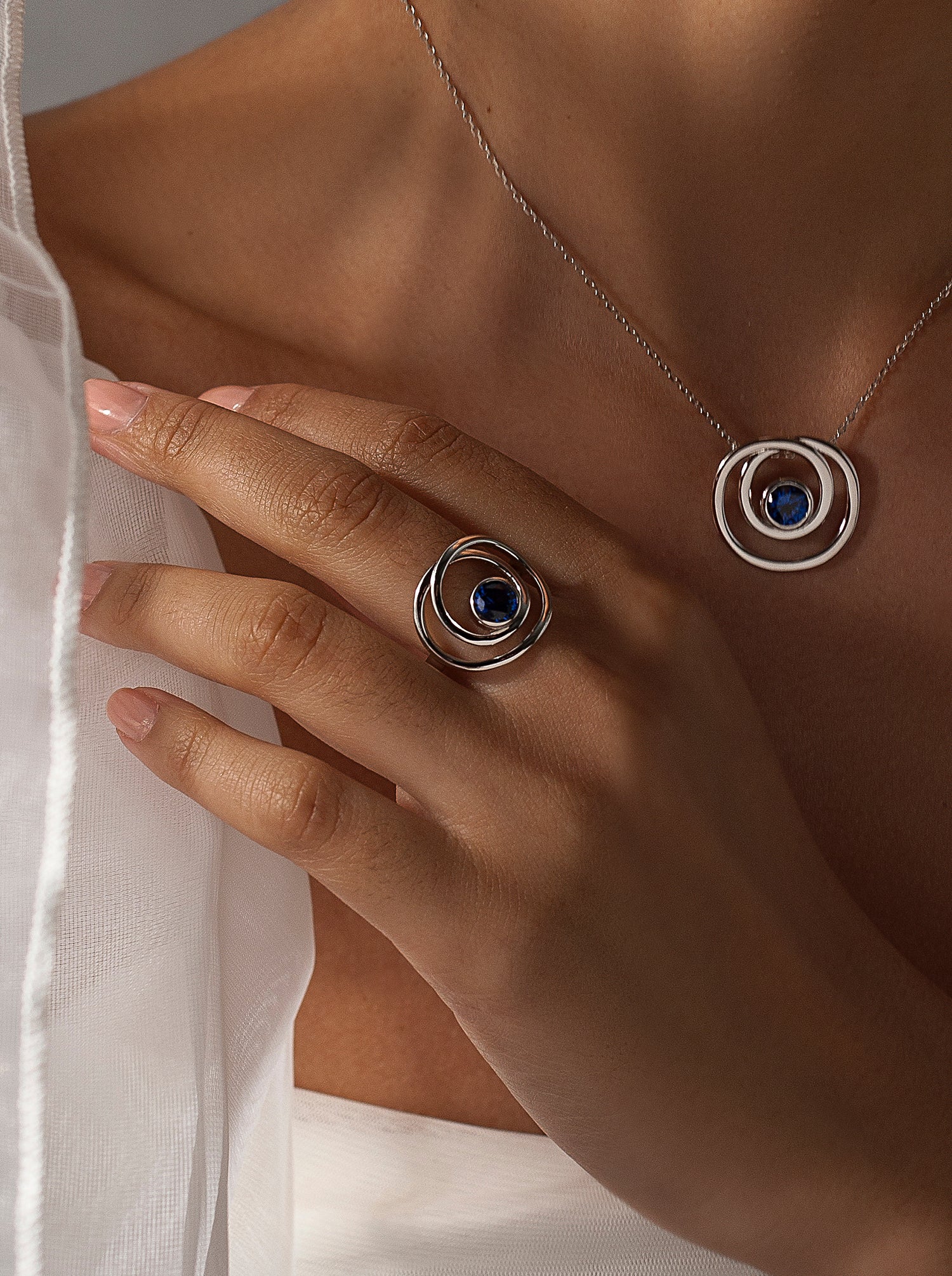 Spiral design rings with sapphire cubic zirconia