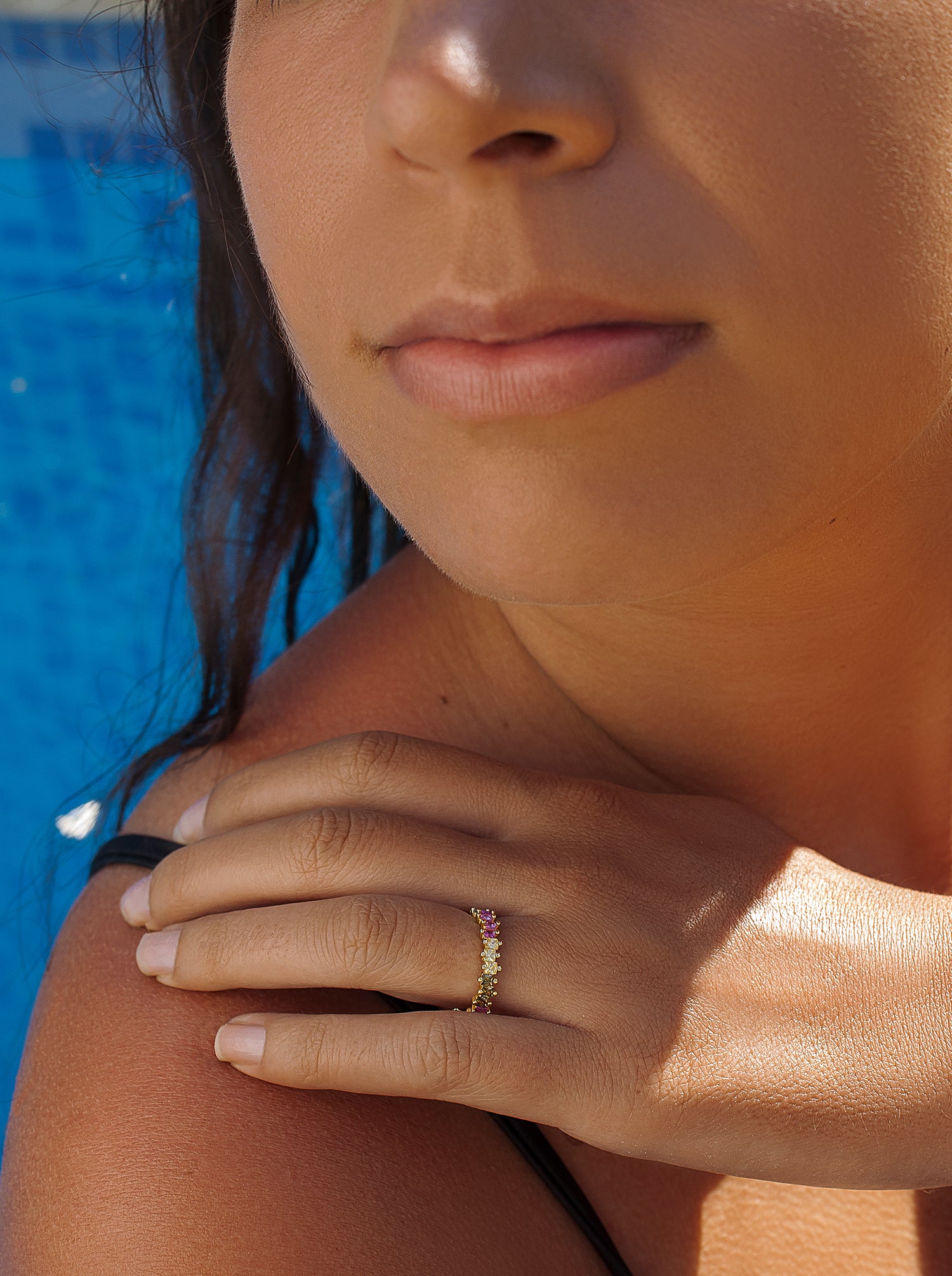 Silver ring with colored stones in princess cut with prongs