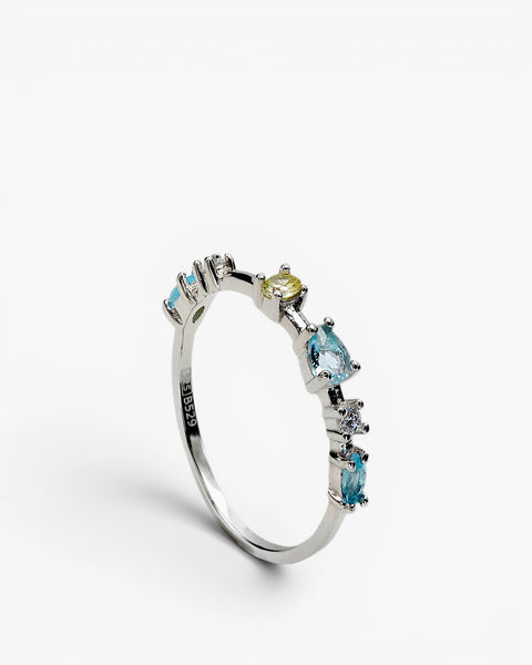 Bagues fines ornées de motifs en quartz adamantine espacés