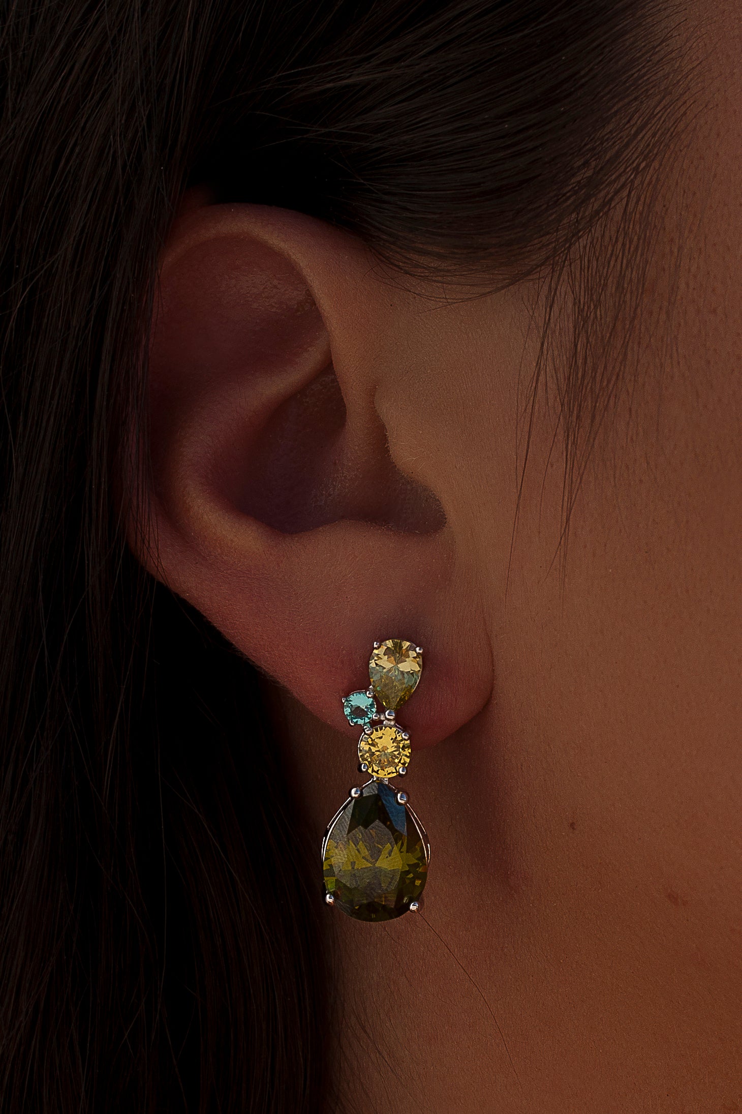 Earrings with colored stones round and pear cut gems design