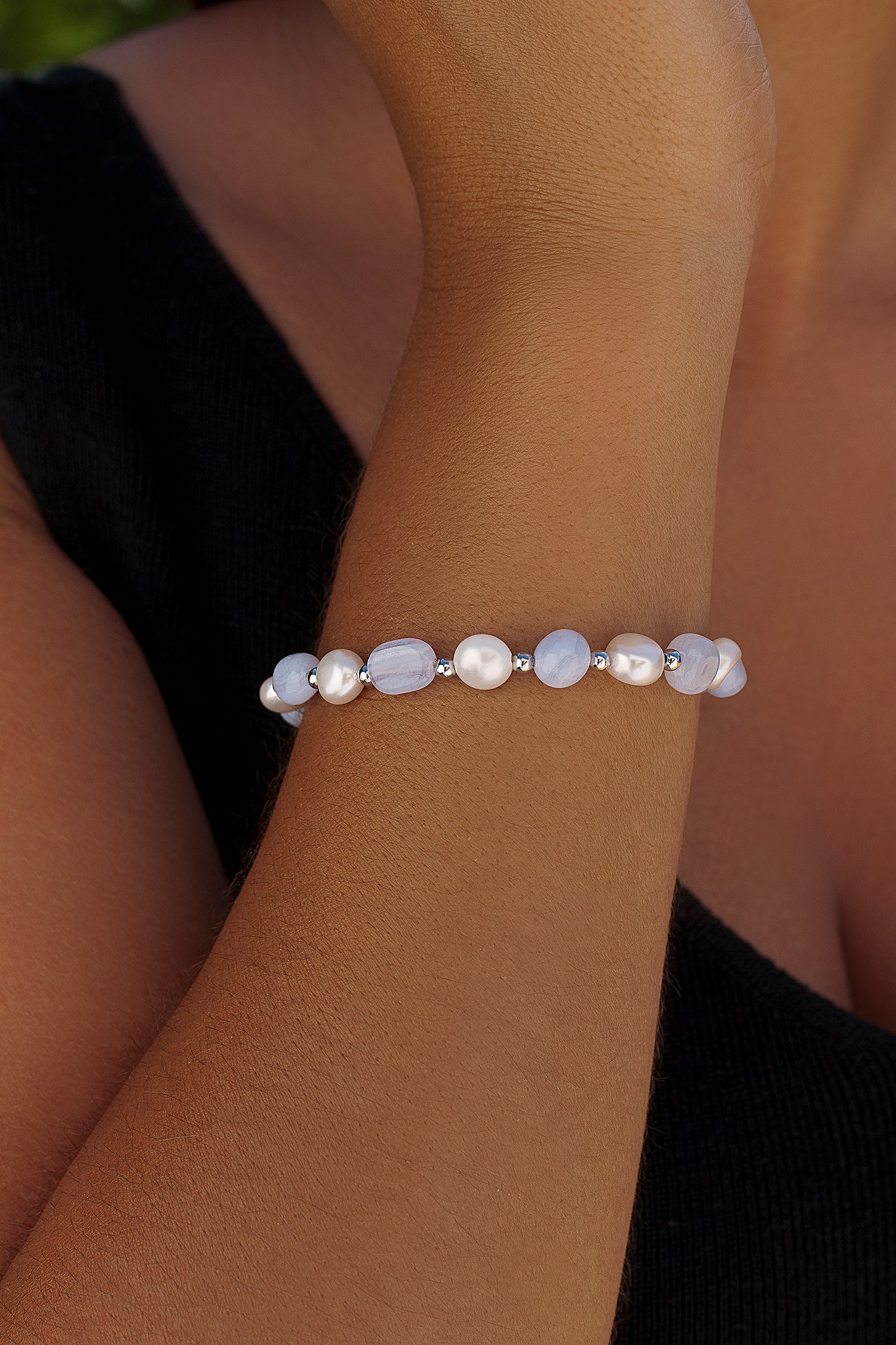 Pulseras con piedras de plata calcedonia azul y perlas de agua dulce