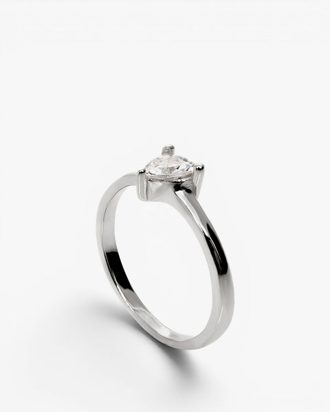 Anillo fino de plata con cuarzo adamantino talla pera