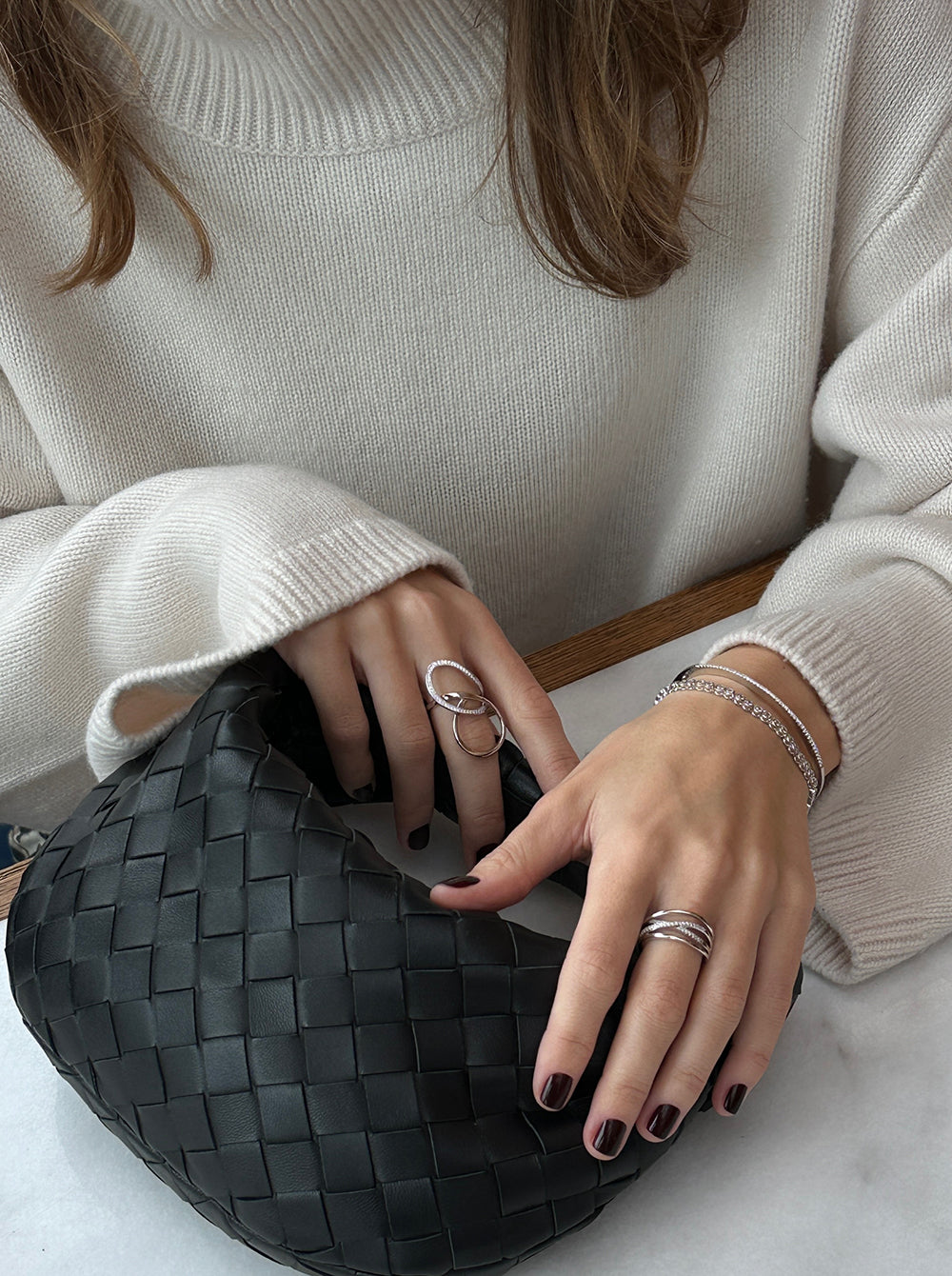 Anillos anchos diseño de varios raíles con circonitas