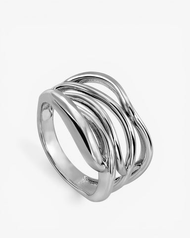 Anillos anchos fromados por carriles irregulares en plata lisa
