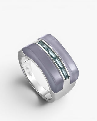 Anillos de diseño con resina y gemas lilas