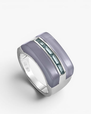 Anillos de diseño con resina y gemas lilas