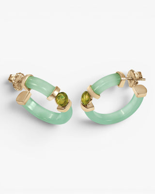 Boucles d'oreilles créoles originales avec un détail central en quartz adamantine vert.