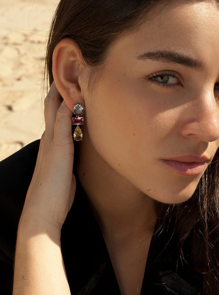 Pendientes de plata con piedras de colores en talla redonda esmeralda y pera