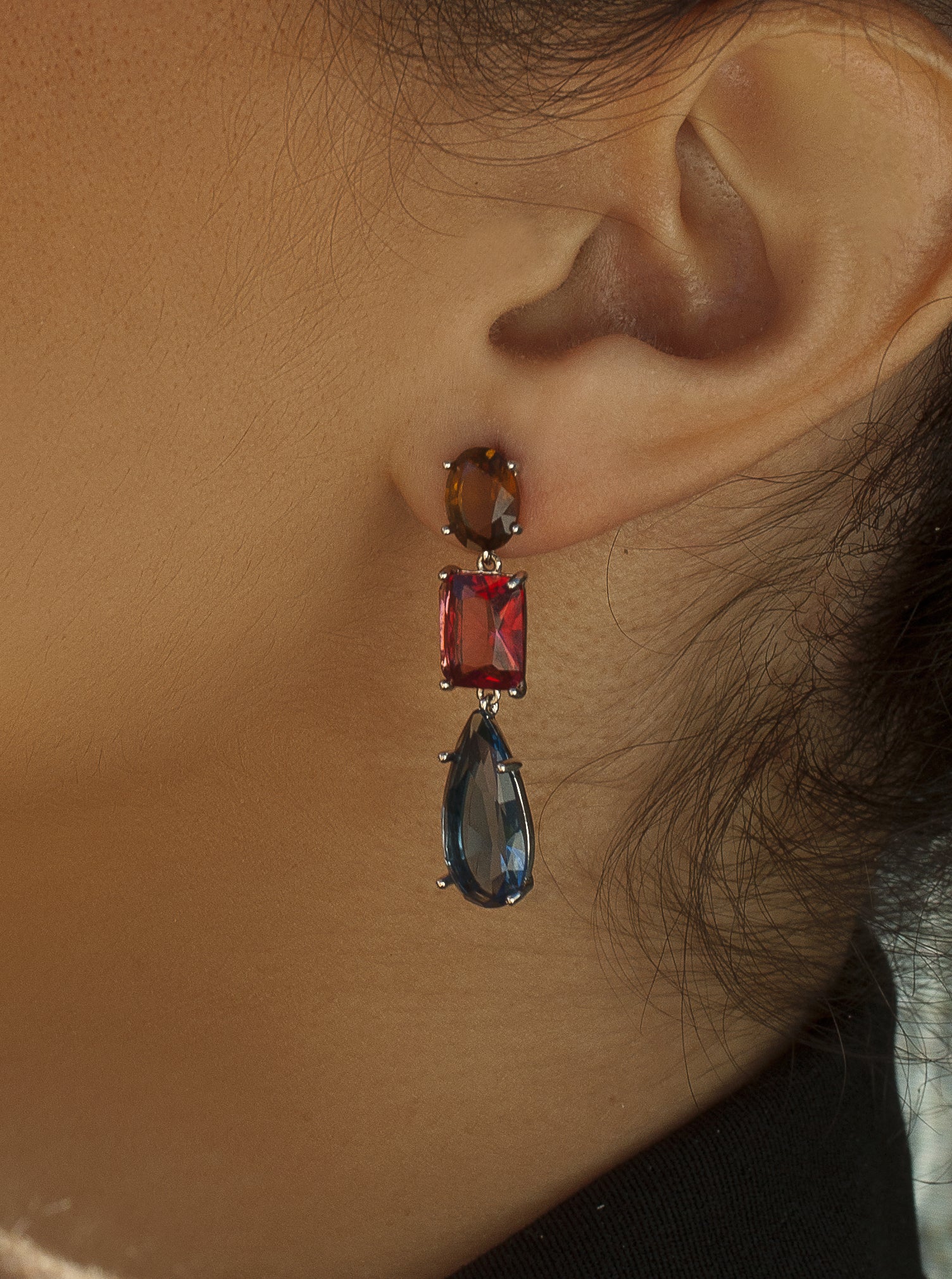 Earrings with colored stones in different sizes and tones