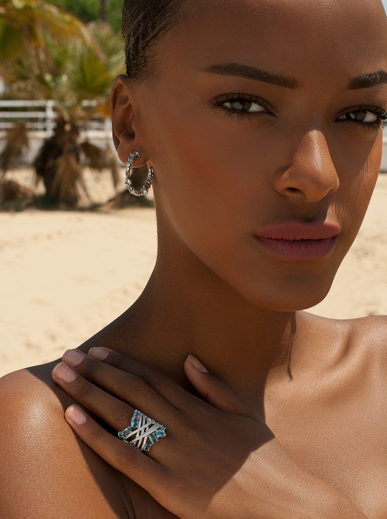 Pendientes aro pequeños diseño de gemas en tonos agua