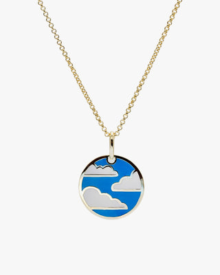 Collar medalla de plata de motivo nubes de esmalte en tono azul eléctrico