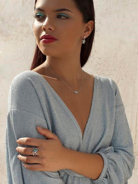 Anillos con piedras de colores en tonos malva y azul