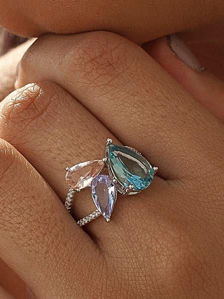 Anillos con piedras de colores en tonos malva y azul