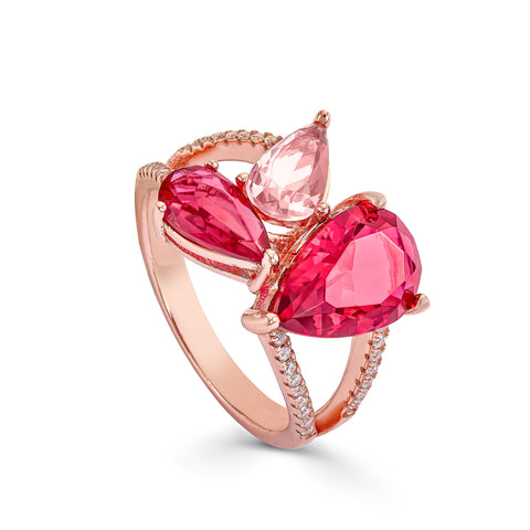 Bagues ornées de pierres aux tons roses et rougeâtres