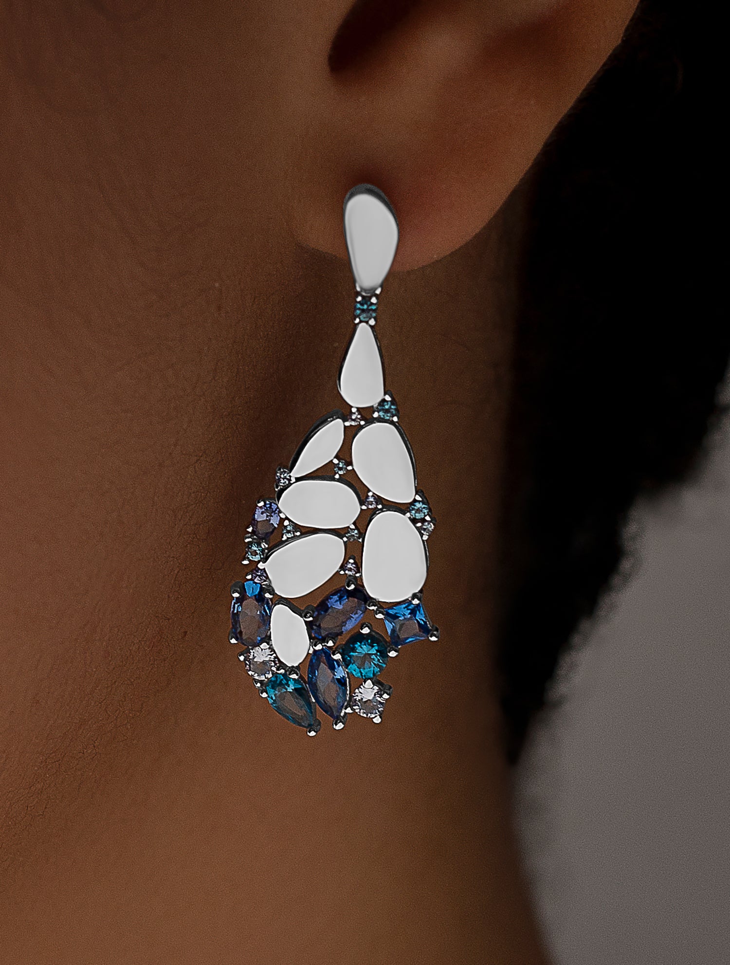 Pendientes de piedras de colores de tonos azules