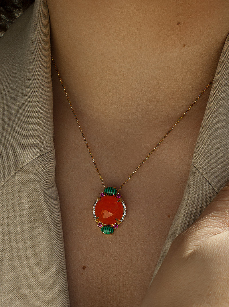 Collares con piedras semipreciosas en tonos naranjas y circonitas