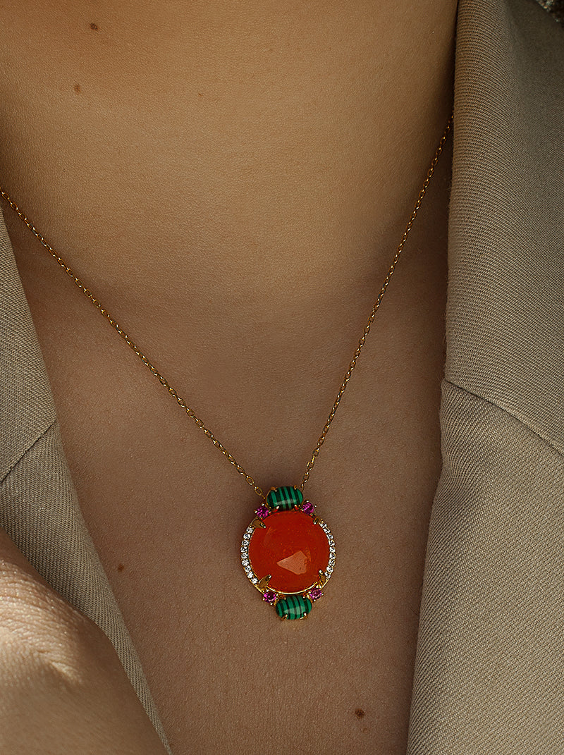 Collares con piedras semipreciosas en tonos naranjas y circonitas