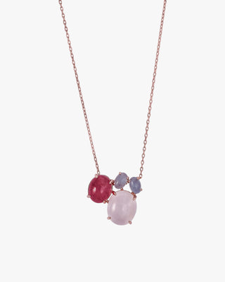 Necklaces with natural stones in cabochon design