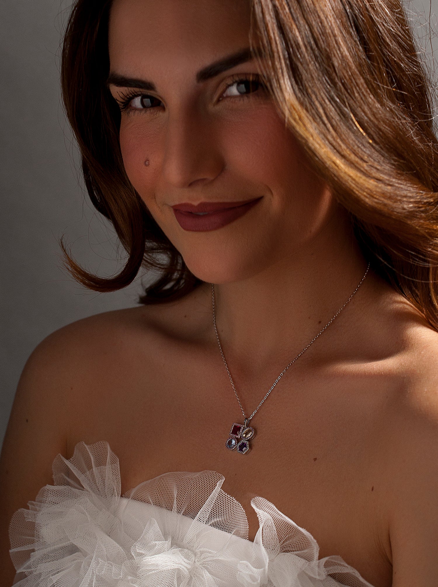 Collares con piedras antracita  charoita y circonitas
