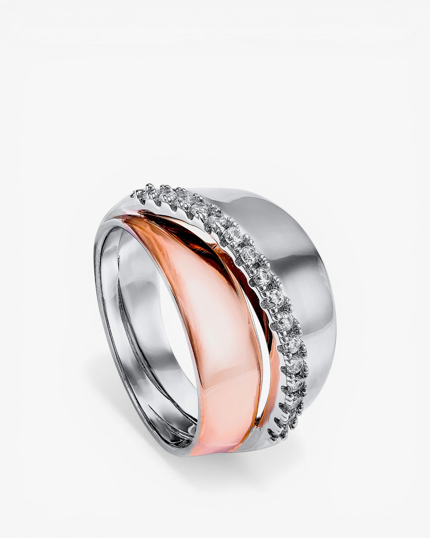 Anillos anchos diseño de tres carriles irregulares y circonitas