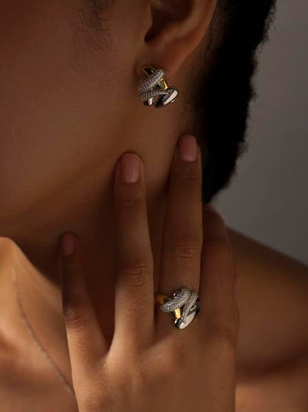 Pendientes botón diseño irregular y bicolor con circonitas