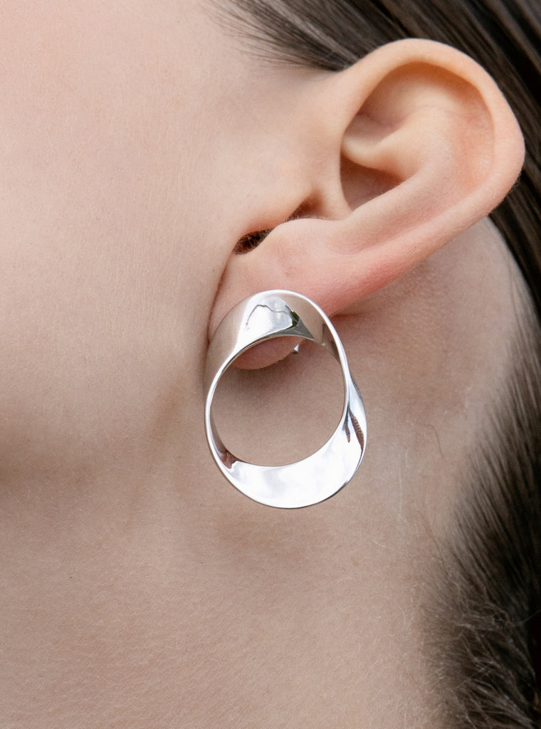 Pendientes aro de plata diseño ovalado irregular