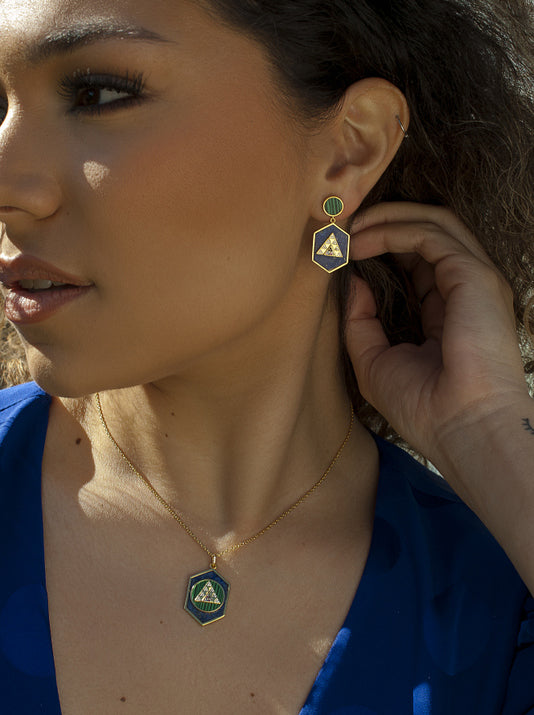 Boucles d'oreilles pendantes en argent composées de lapis-lazuli, de malachite et de zirconiums cubiques