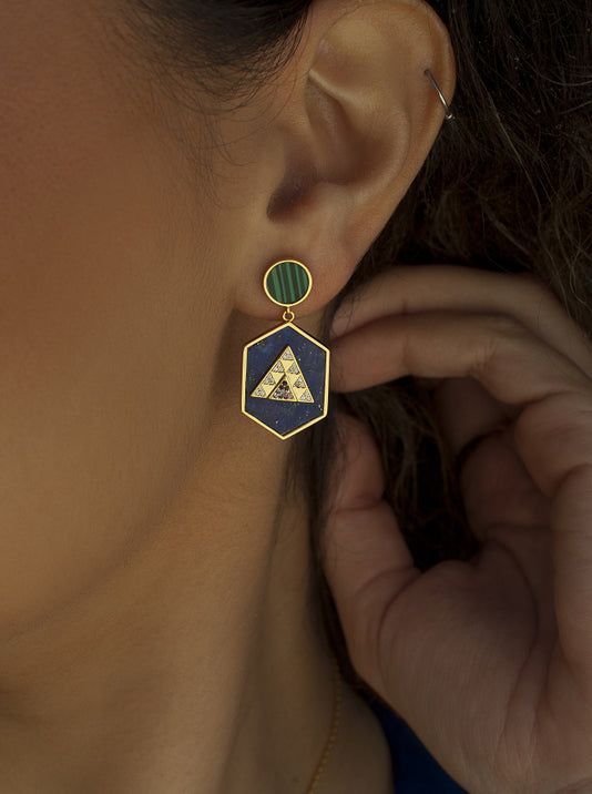Boucles d'oreilles pendantes en argent composées de lapis-lazuli, de malachite et de zirconiums cubiques