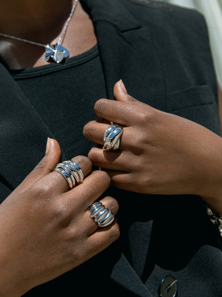 Anillos anchos diseño cinco carriles en plata lisa