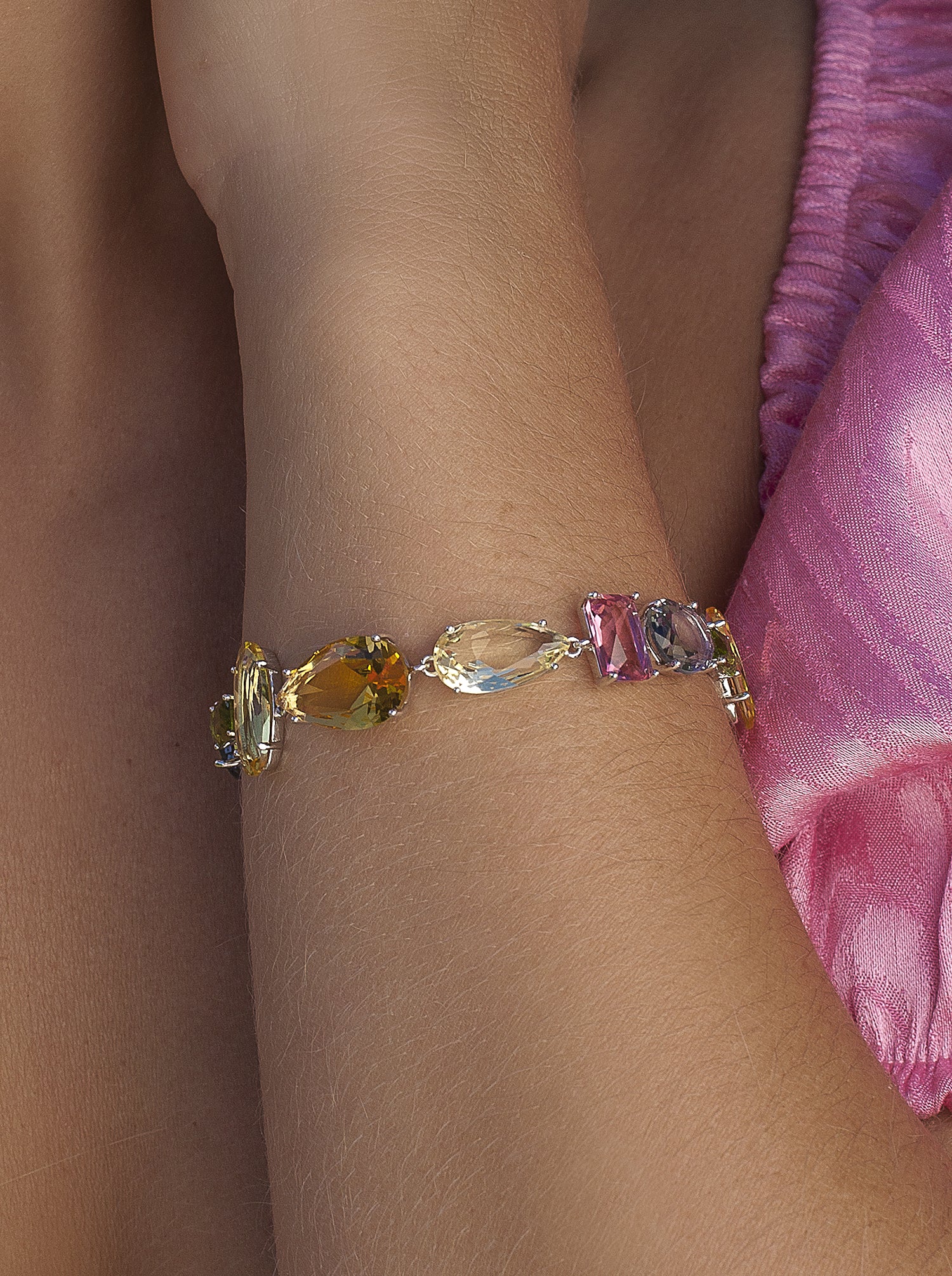 Bracelets ornés de pierres aux tons automnaux