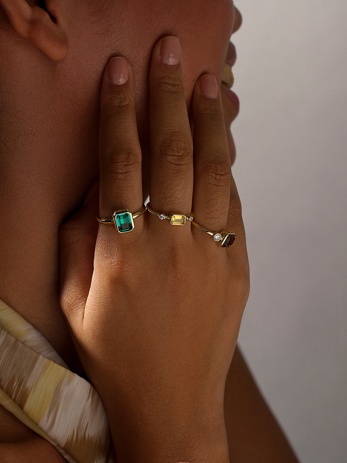 Anillos con piedras de plata talla esmeralda tono aventurine y circonitas