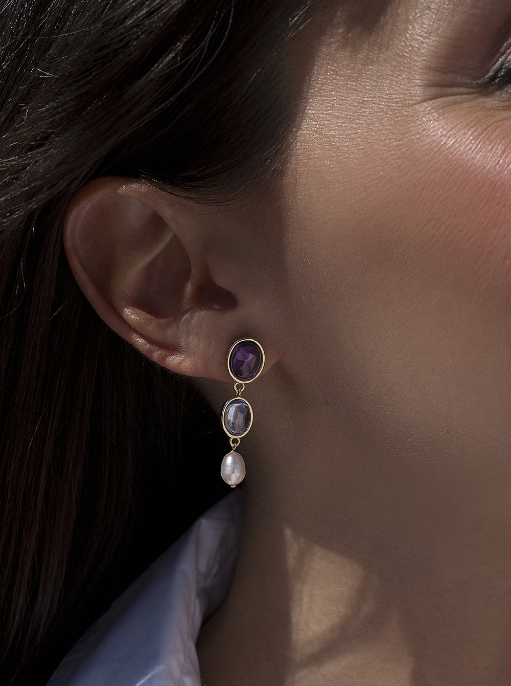 Earrings with amethyst and pearl colored stones