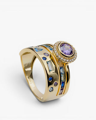 Anillo ancho de plata bañada en oro con gemas de colores tonos lilas