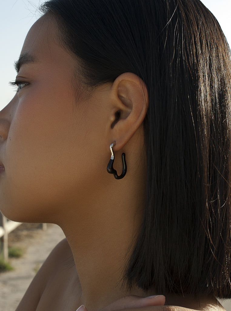 Pendientes originales de diseño asimétrico tono negro