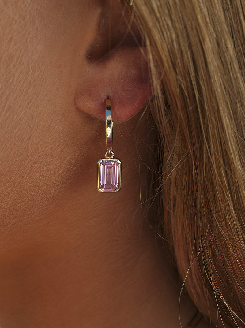 Pendientes con colgantes diseño aro con gema tono rosa