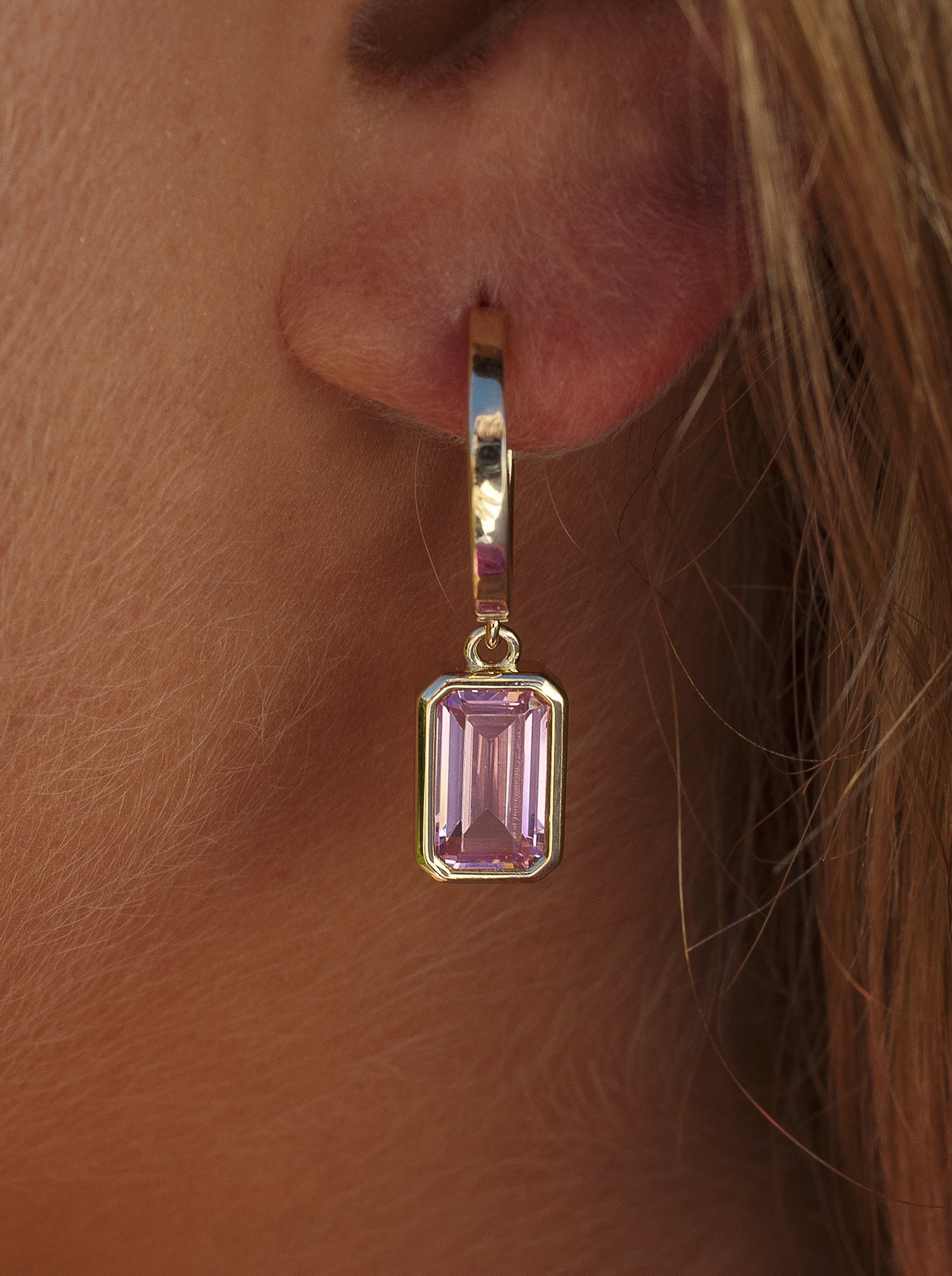 Boucles d'oreilles créoles avec pendentif en pierre précieuse rose